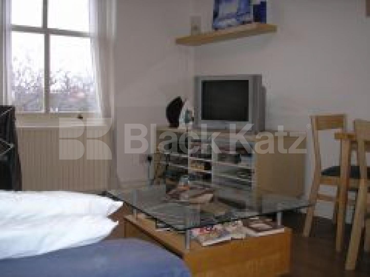 			GREAT LOCATION, 2 Bedroom, 1 bath, 1 reception Flat			 Gloucester Terrace, BAYSWATER W2